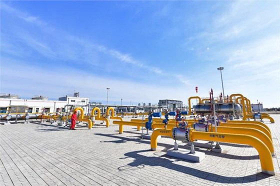 油田現場 油田現(xian)場