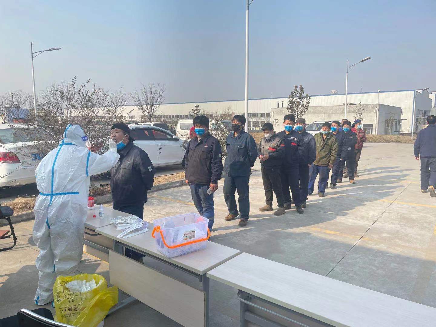 防疫(yì)進行中(zhong) 今日單(dān)位自行(háng)組織做(zuò)核酸檢(jian)測 防疫(yi)進行中(zhōng) 今日單(dan)位自行(hang)組織做(zuò)核酸檢(jiǎn)測